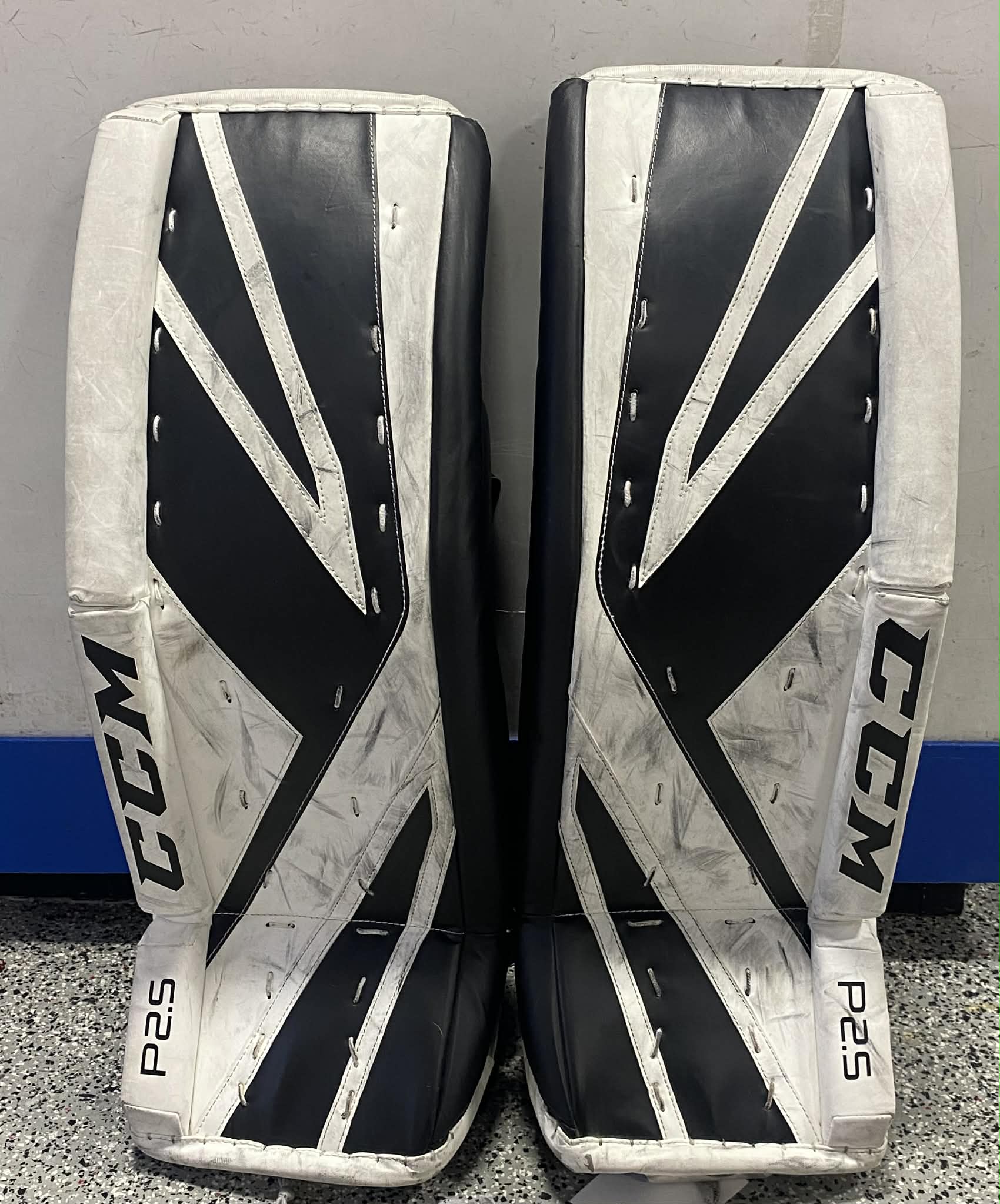 CCM P2.5 GOALIE LEG PADS 30+1 WHT/BLK-Sports Replay - Sports Excellence-Sports Replay - Sports Excellence